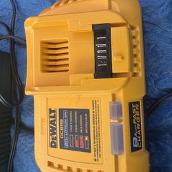 DEWALT 20V MAX / 60V MAX FLEXVOLT Lithium-Ion Fan Cooled Fast Battery Charger