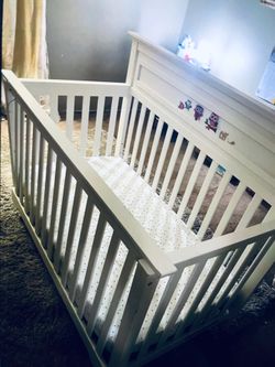 White wood crib, /Cuna Blanca de manera