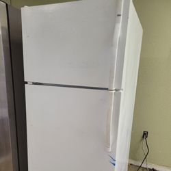 Kenmore Refrigerator Working Perfectly Fine Very Clean I Can Deliver To You 90 Days Warranty 