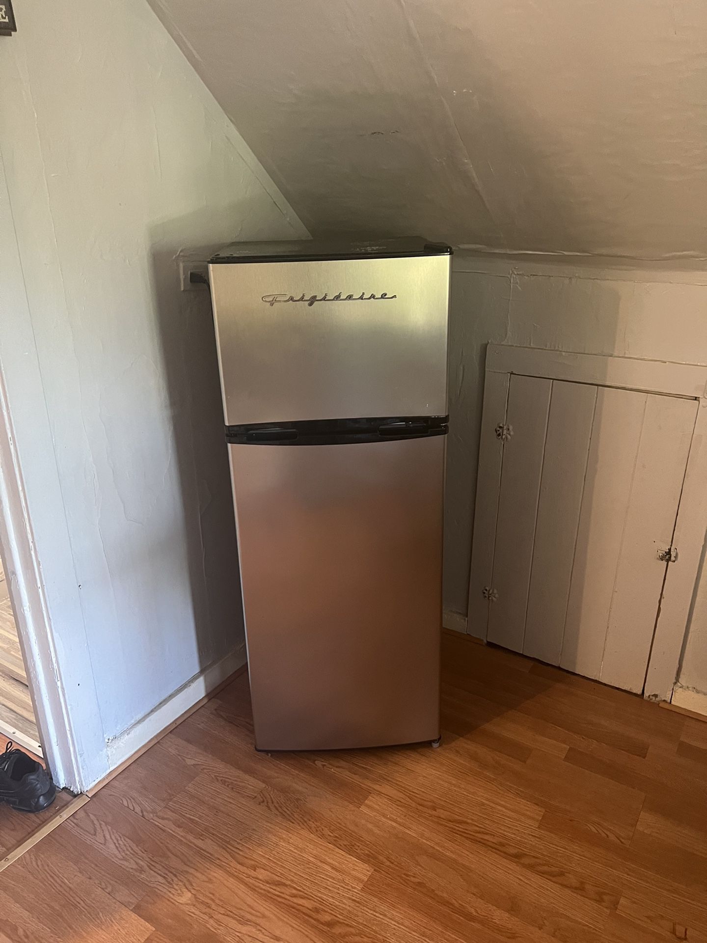 Frigidaire EFR749AMZ, 2 Door Apartment Size Refrigerator with Freezer, 7.5 cu ft, Retro, Silver, Platinum