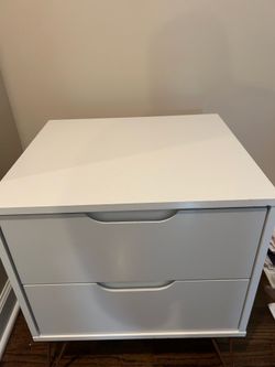 2 White Nightstands