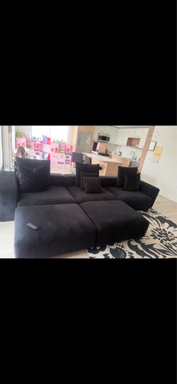 Couch for sale 700$