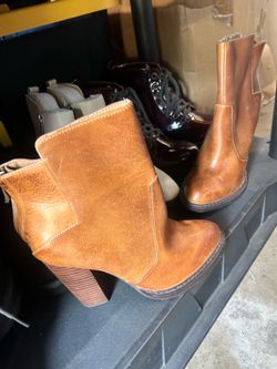 Brown boots $5