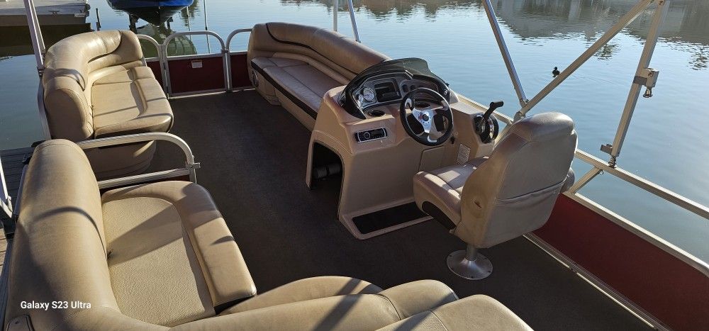 Pontoon Suntracker 2015