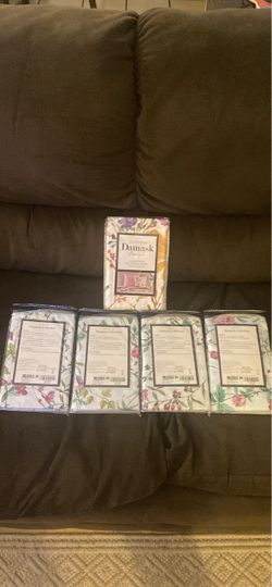 Damask Collection Floral Sheet Sets – Lot of 5