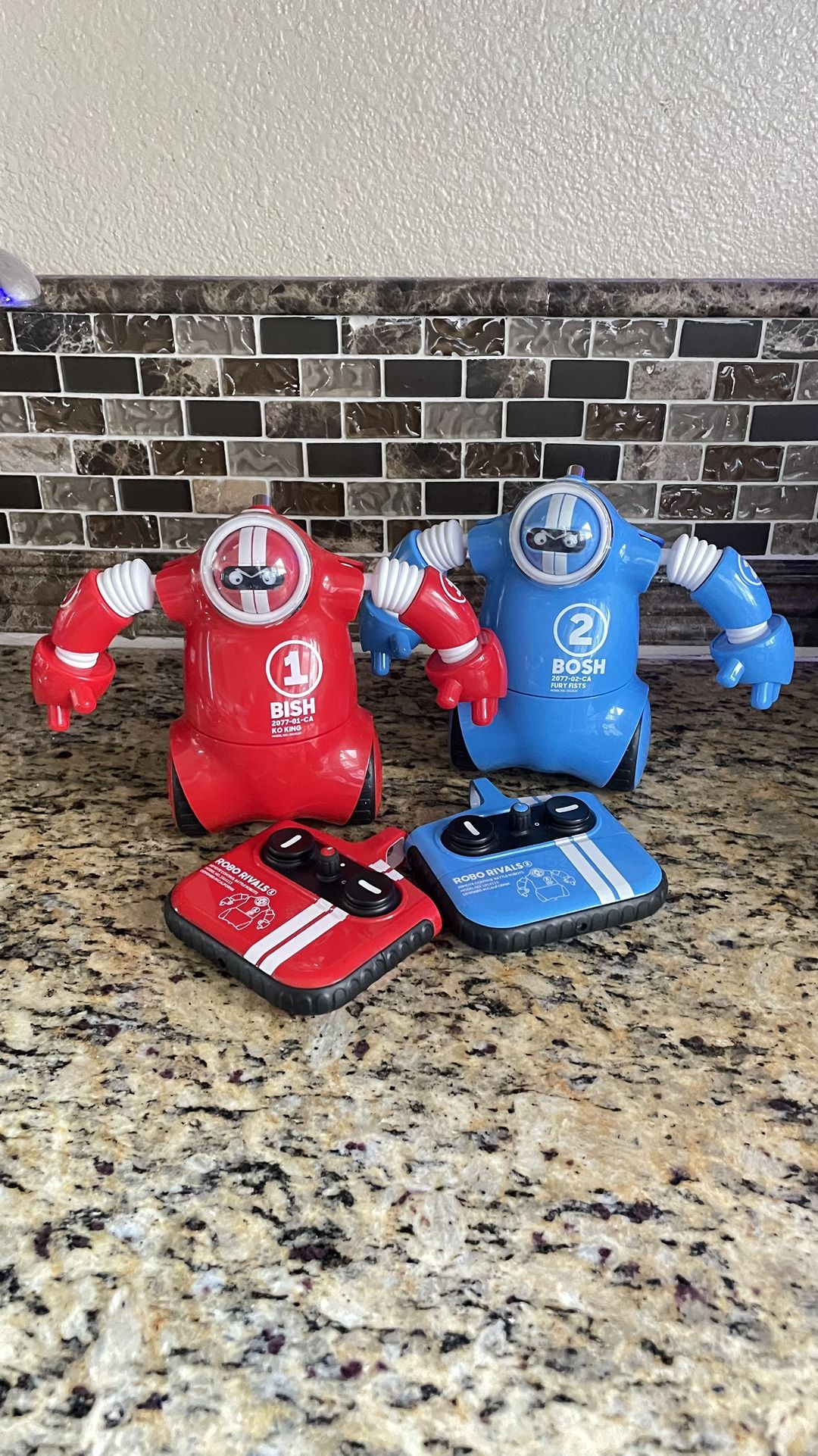 SHARPER IMAGE Robot Fighting Set