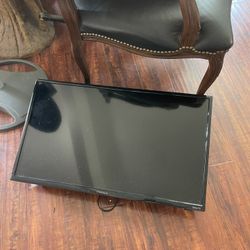 29x17 Inch Smart TV With Roku Included Insignia