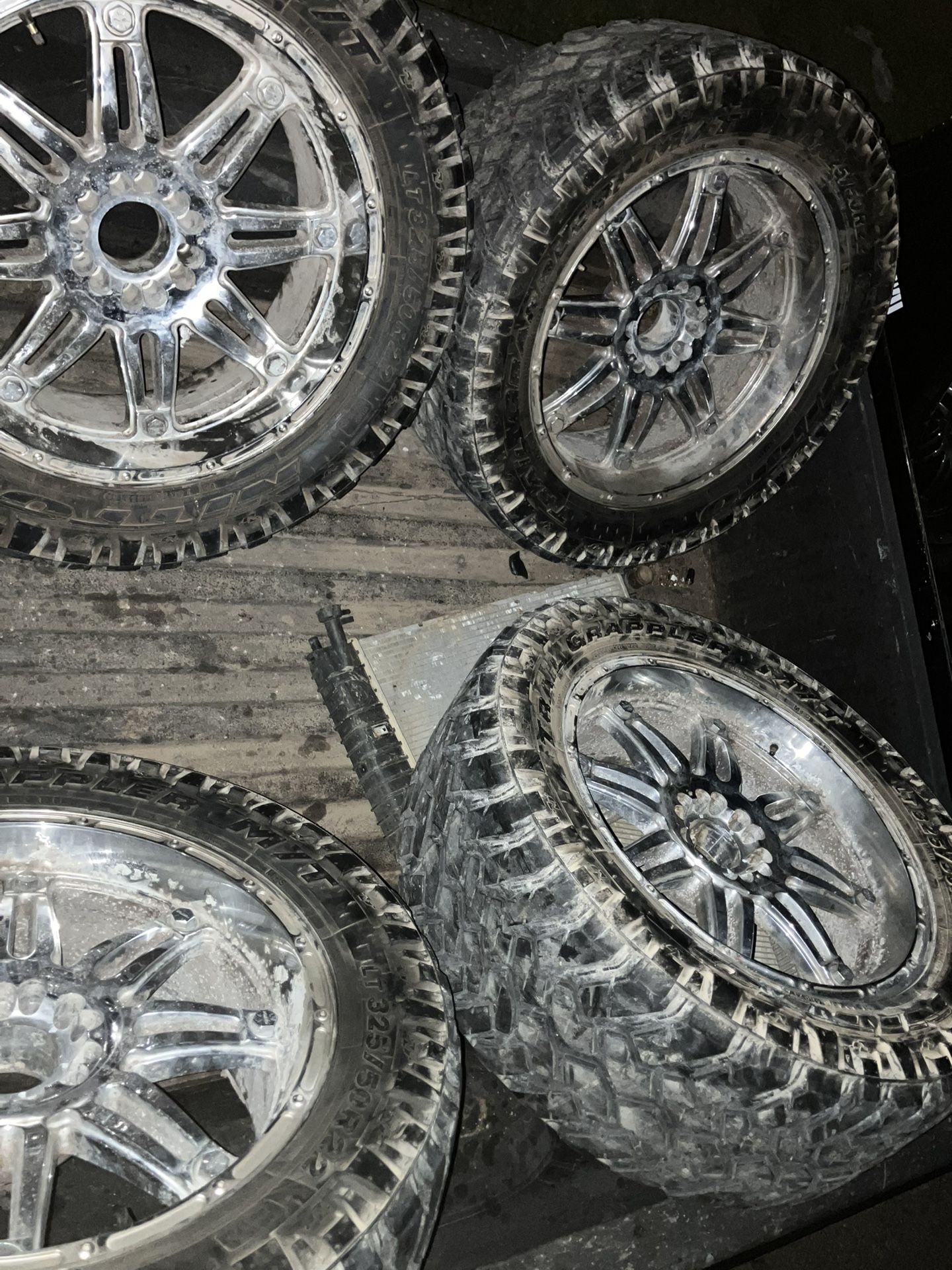 22x10 Fuel Mavericks 6x5.5 Chevy Lug Pattern