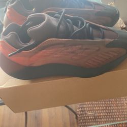Men’s Yeezy 700 10.5