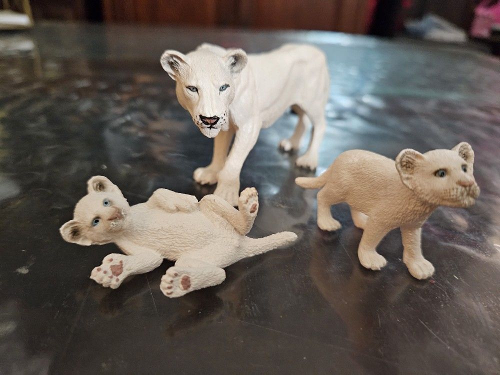 Schleich White Lion Family