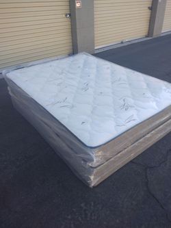 Queen mattress and box spring