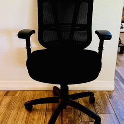 Black Mesh  Office Chairs