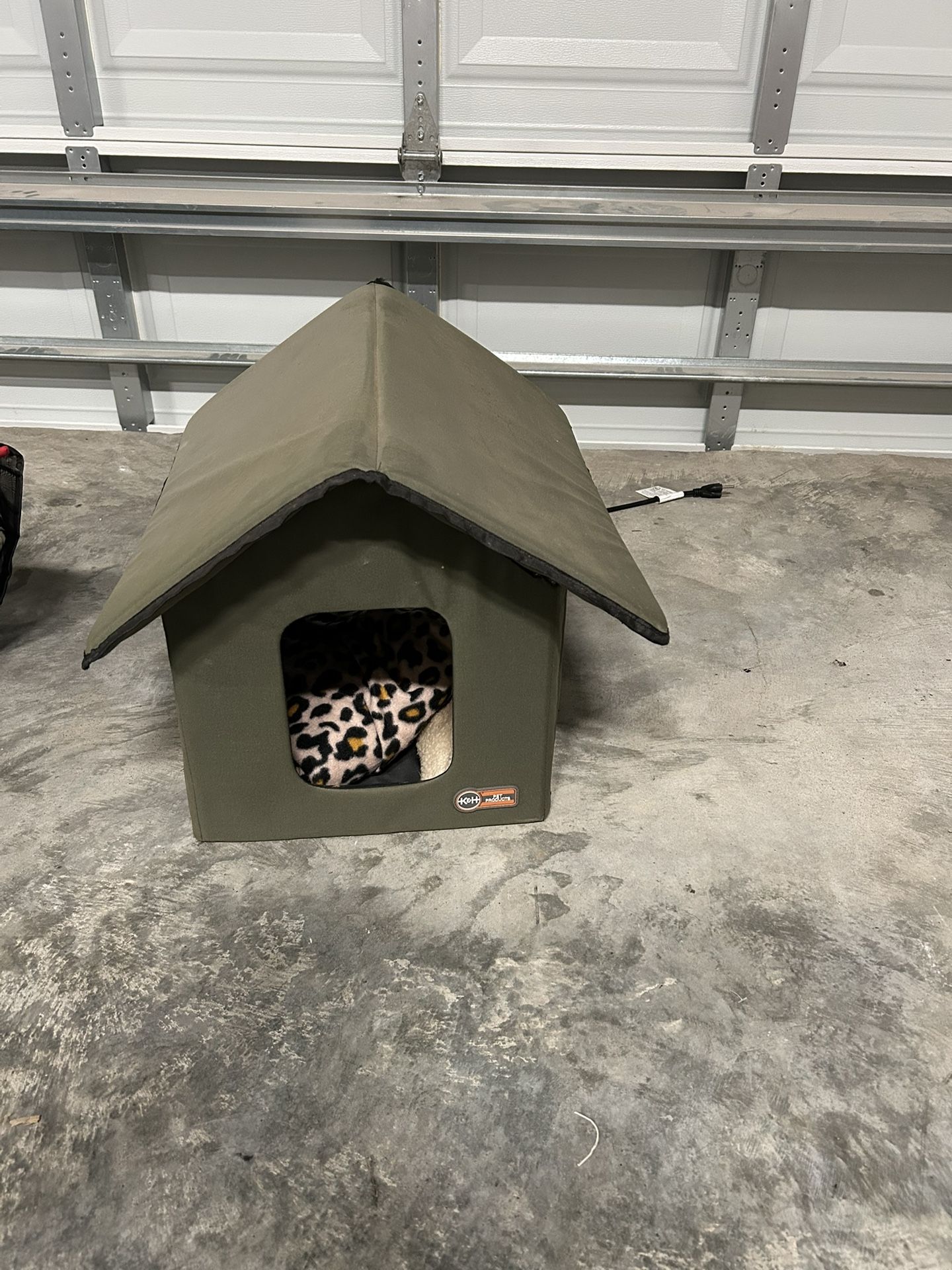 Used K&H Heated Cat House
