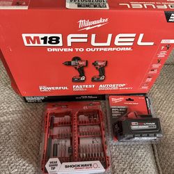 Milwaukee drill/driver extra battery and bits