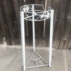 Plant stand super strong $15 south La 90043 height 32 by 12 lenght