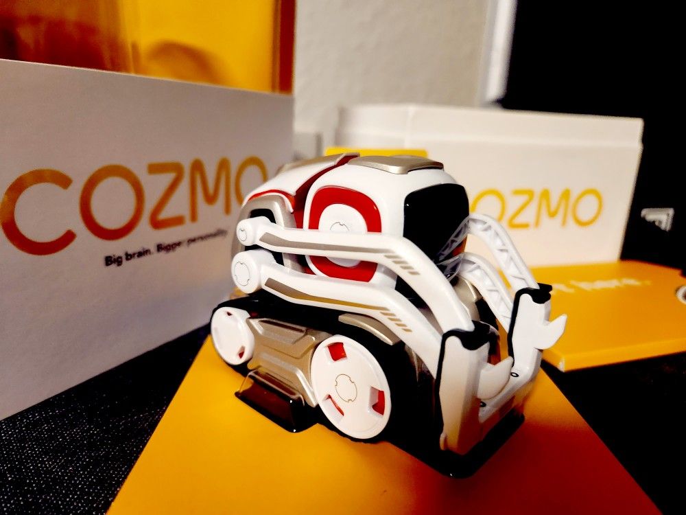 COZMO ROBOT FUN ROBOT COMPANION