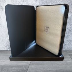 Torras Magnetic iPad 10th Gen Case