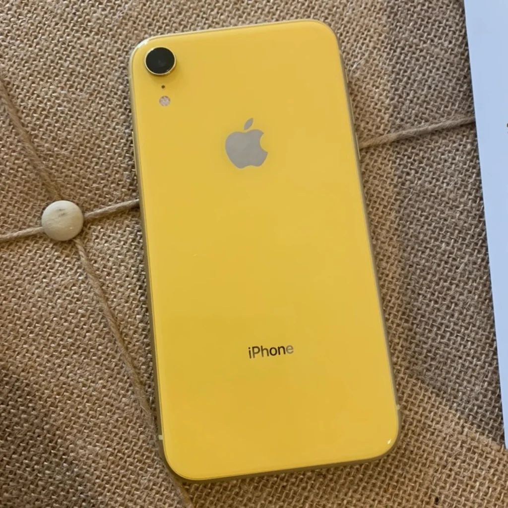 Apple iPhone XR Yellow 64 GB Unlocked Desbloqueado for Sale in