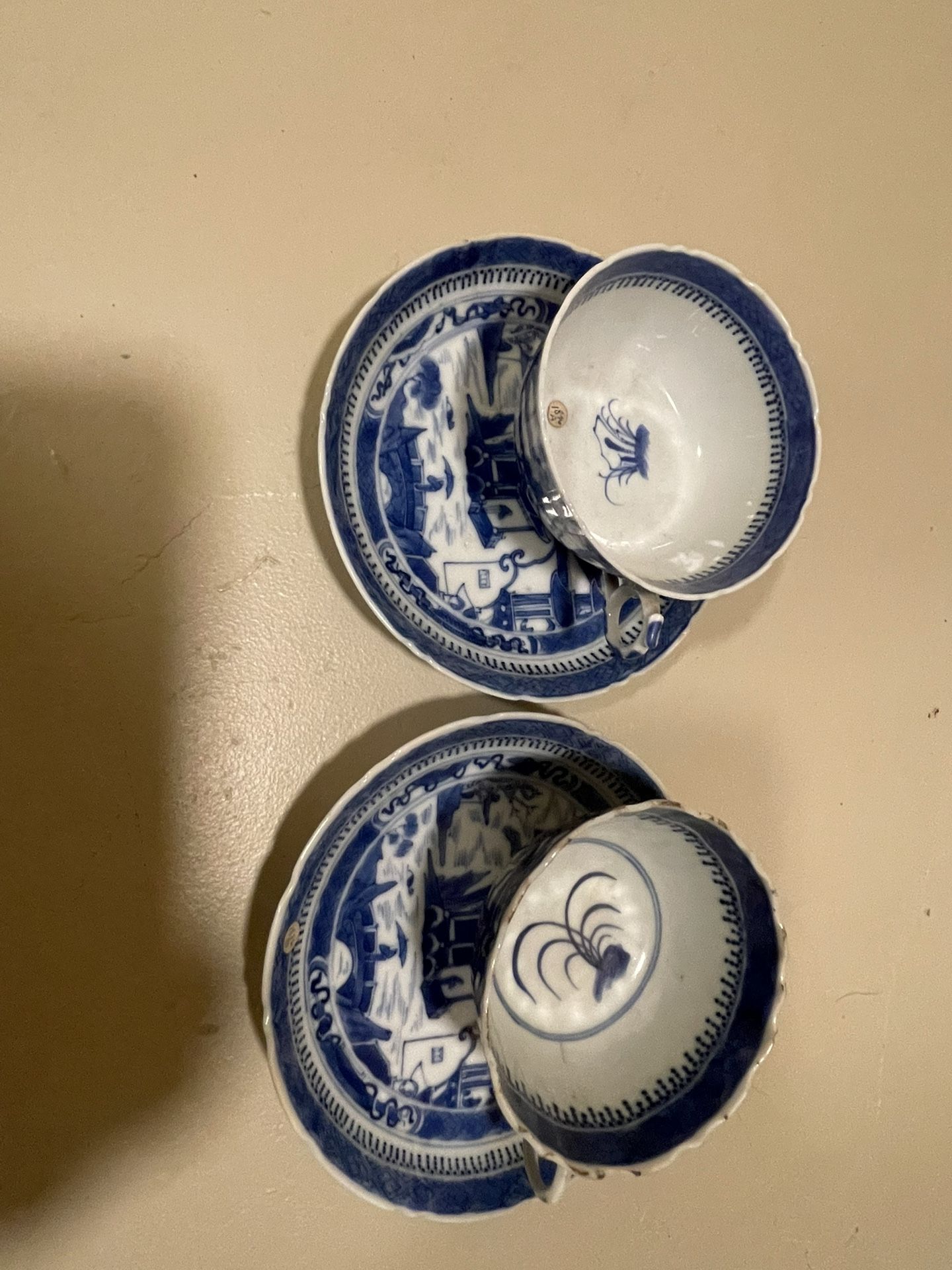 Breakfast tea cups and trays, 2 each