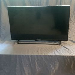 32” Tv, A Bluetooth  And A Roku 