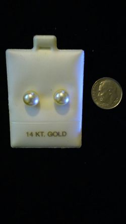 14kt pearl earrings