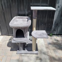 Multi-level Cat Tree Tower With Enclosed Condo and Scratching Posts