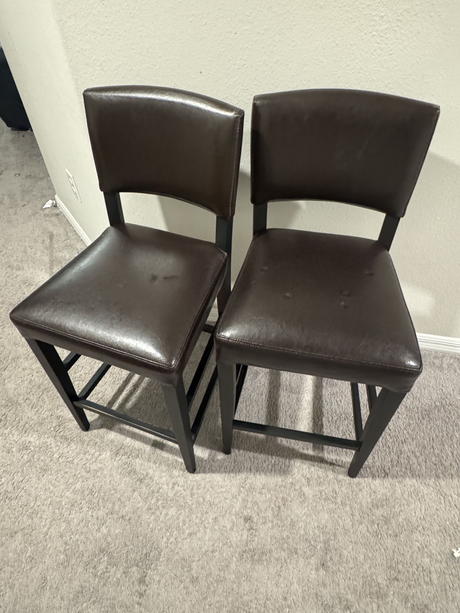 🪑 2 Wooden Bar Stools – Only $10 for Both!