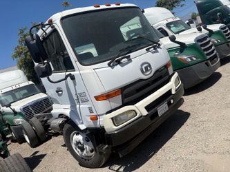 2012 Nissan Ud2600