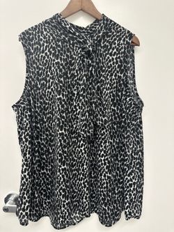 Torrid Size 2 Leopard Print High-Neck Sleeveless Blouse