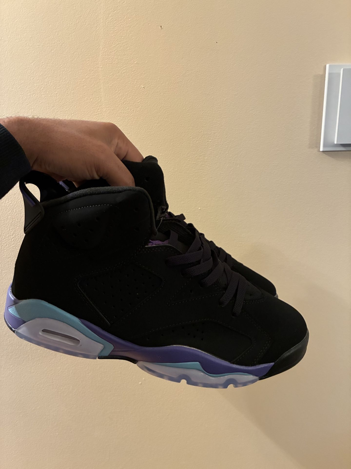 Jordan 6s For Sale Size 10 170$ Slightly Used 