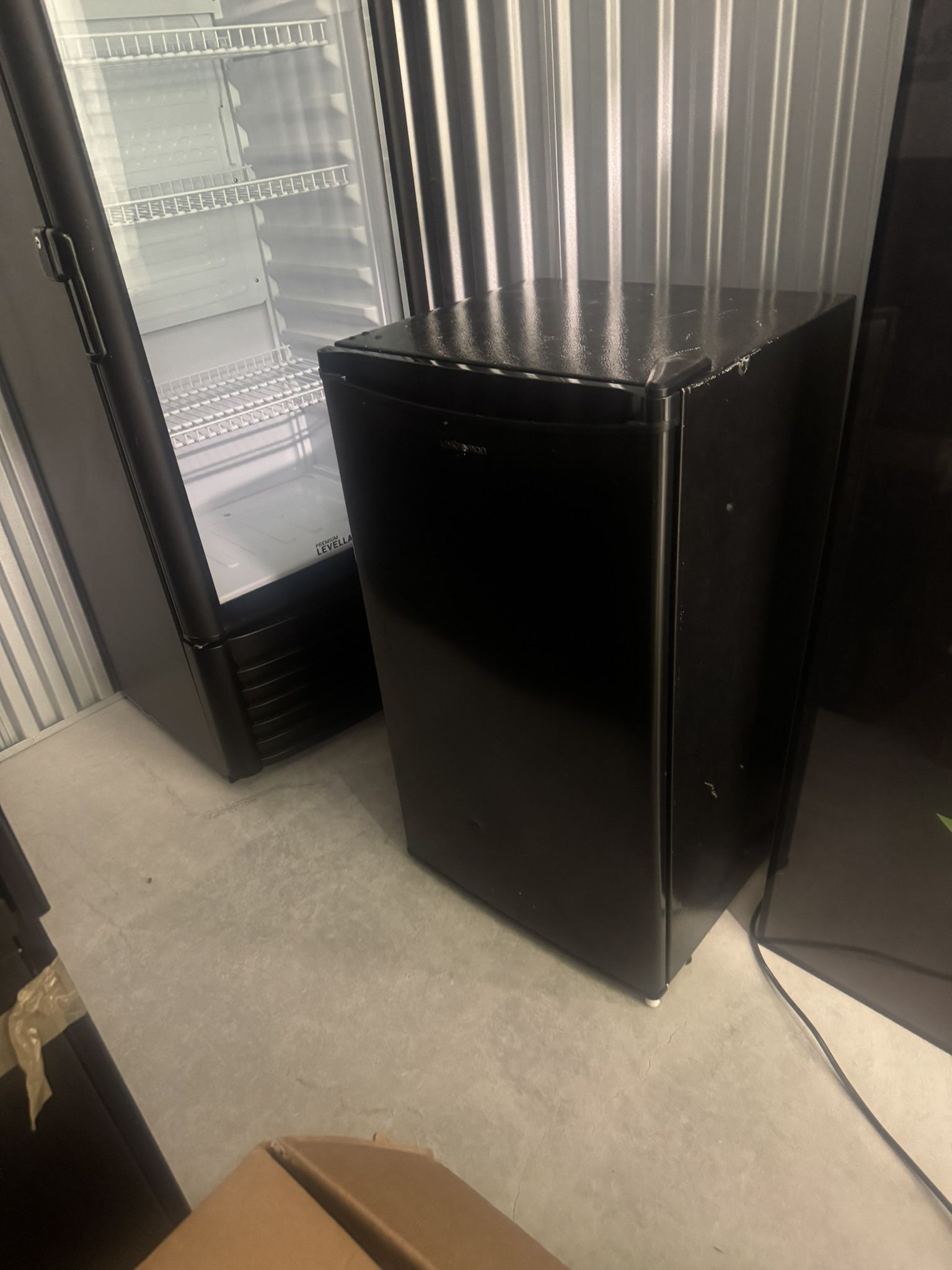 Mini fridge
