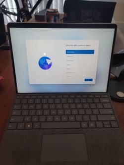 Surface Pro 9 w/ SQ3