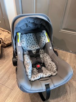 Nuna car seat and base