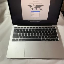 2018 MacBook Air | Retina 13.3 inch | 1.6GHz dual-core Intel Core i5 | 8GB RAM | 128 SSD