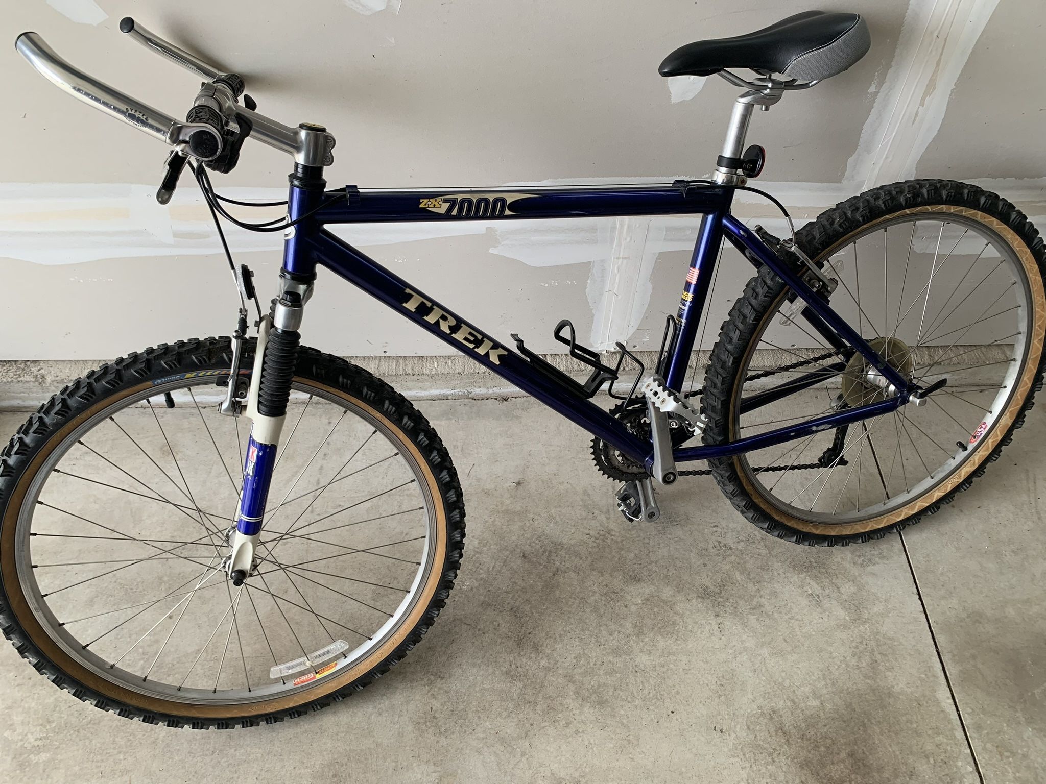 ***TREK 7000 26" Wheel Aluminum frame 25lbs light mountain bike ****