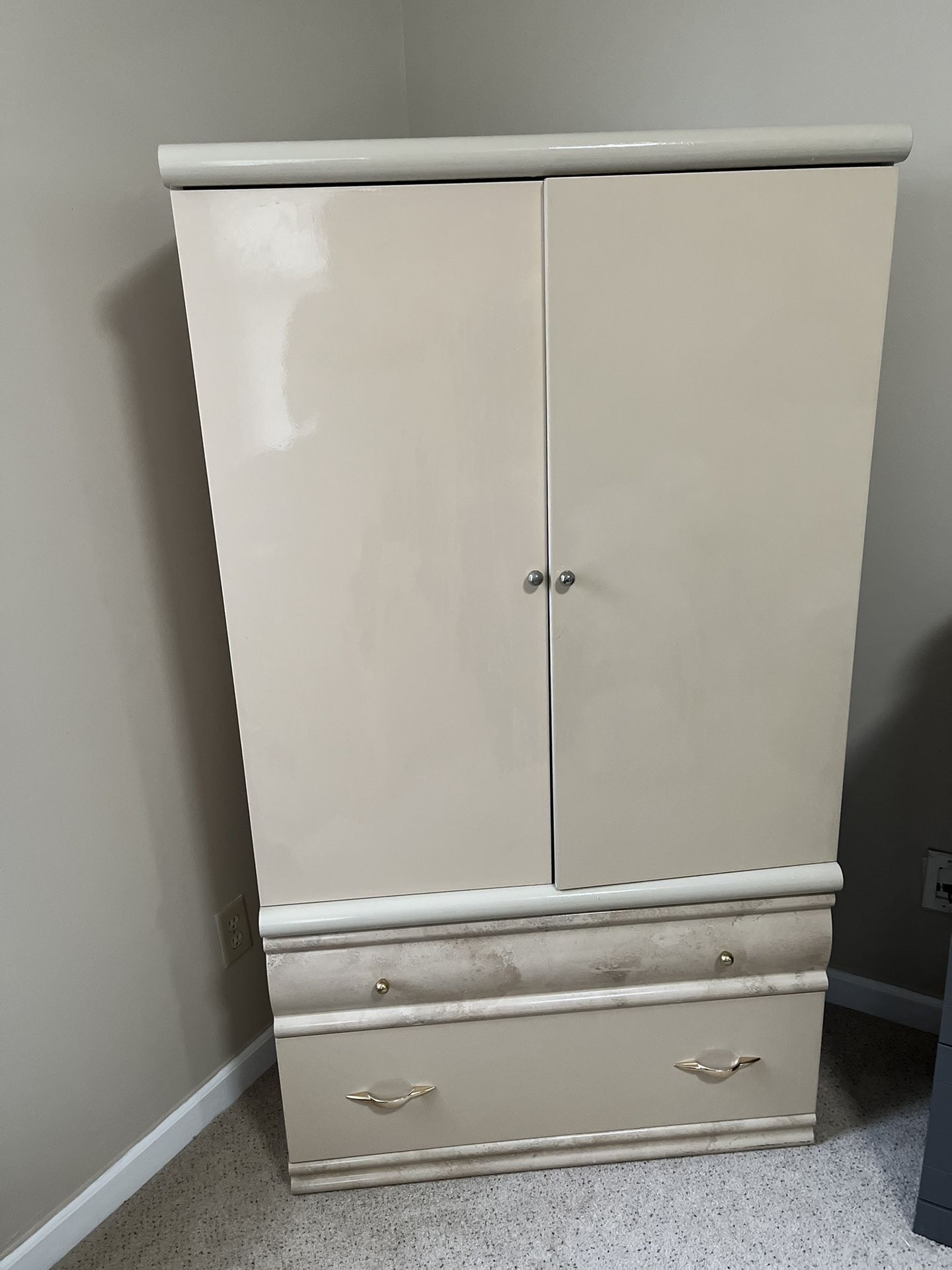 Drawer/small Closet