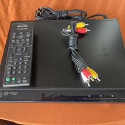 Sony CD / DVD PLAYER With Remote Control And Cable In Working Condition $20 Firm On Price