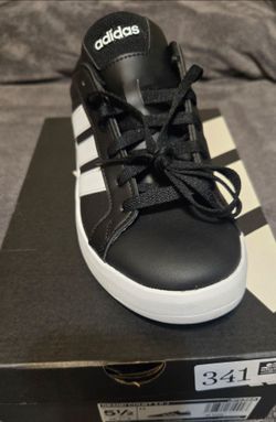 ADIDAS KIDS GRAND COURT SHOES SIZE BOYS 5.5 OR GIRLS 7