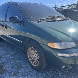 1998 Chrysler Town & Country 