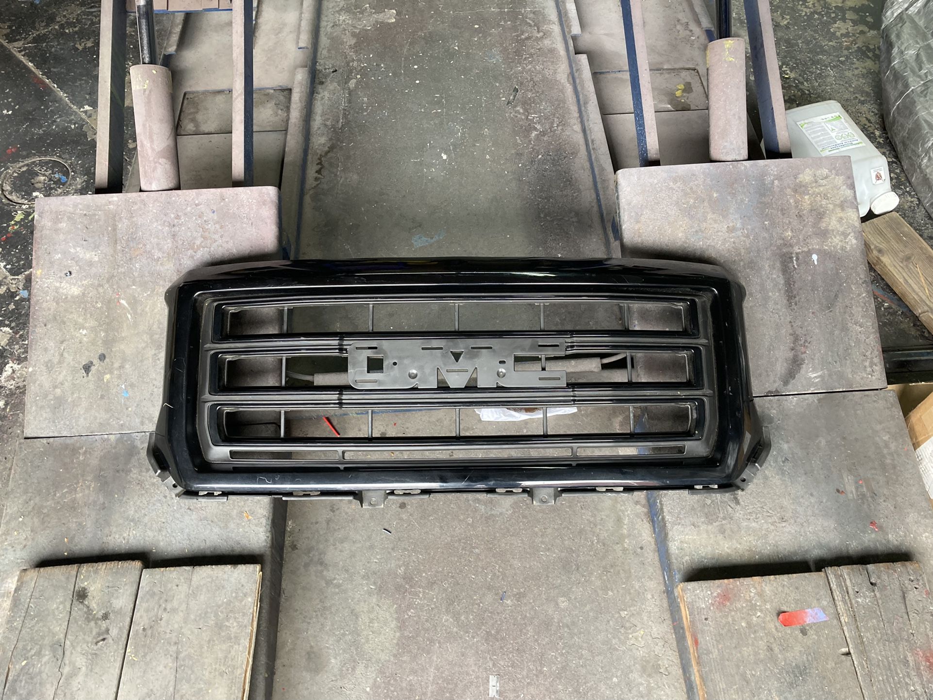 Black 2015 GMC Sierra Grille OEM