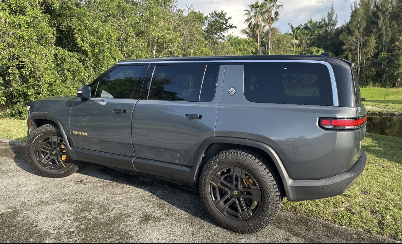2022 Rivian R1S Launch Edition 3 ROW ELECTRIC SUV LOADED for Sale in