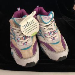 Girls Size 4 Athletic Shoes