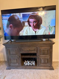 Entertainment center