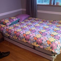 Full Size Bed With Bedset 