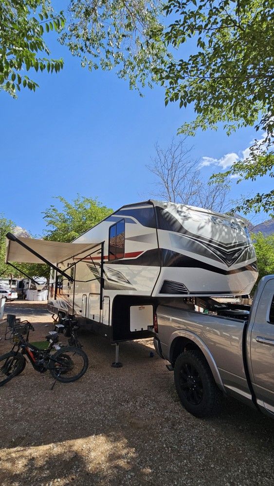 2023 Genesis Supreme 33CKXL Toy Hauler