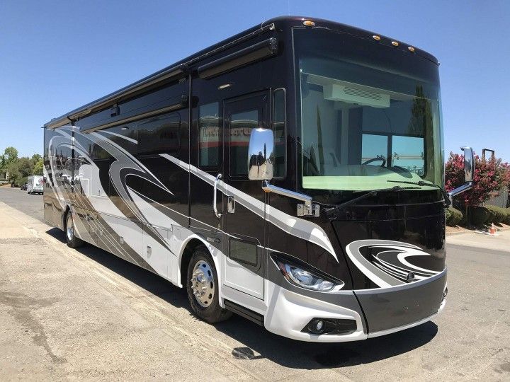 2017 Tiffin Motorhomes Phaeton 40AH