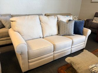 Lazy Boy Sofa  With Foot Power Recliners $400 . Can Deliver 