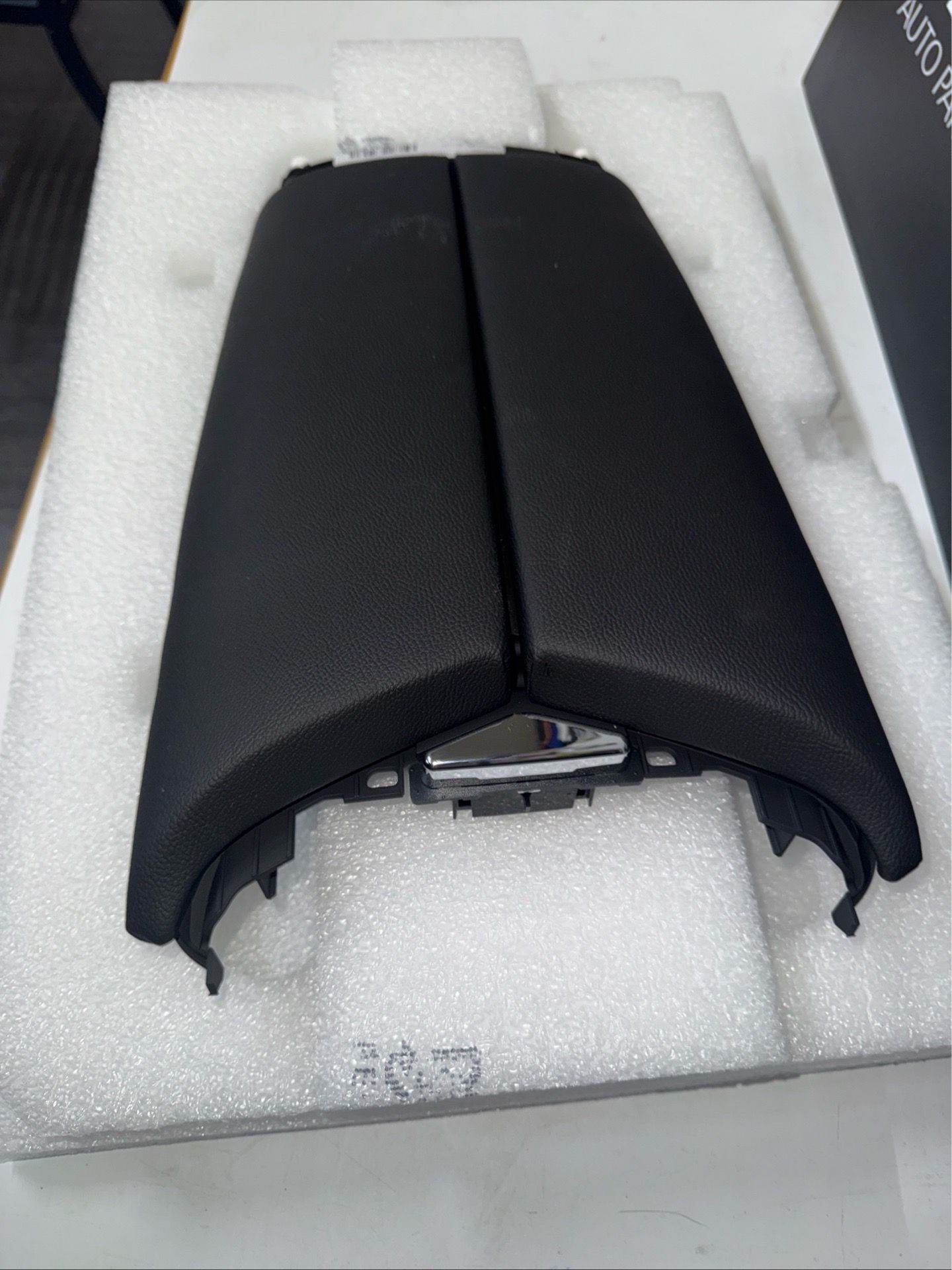 Maserati Ghibli center consol new oem