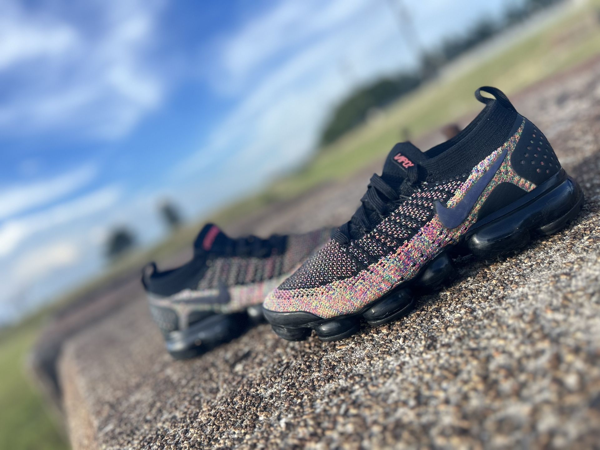 Pre Owned 2018 Nike Air Vapormax Flyknit 2 Black Racer Pink...