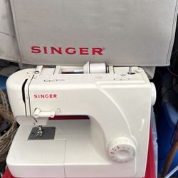 Singer Sewing Machine W/ accessories 